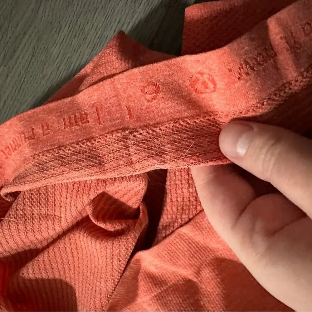 Lululemon Run: Swiftly Tech Short Sleeve in Love Red / Deep Coal Size‎ 6